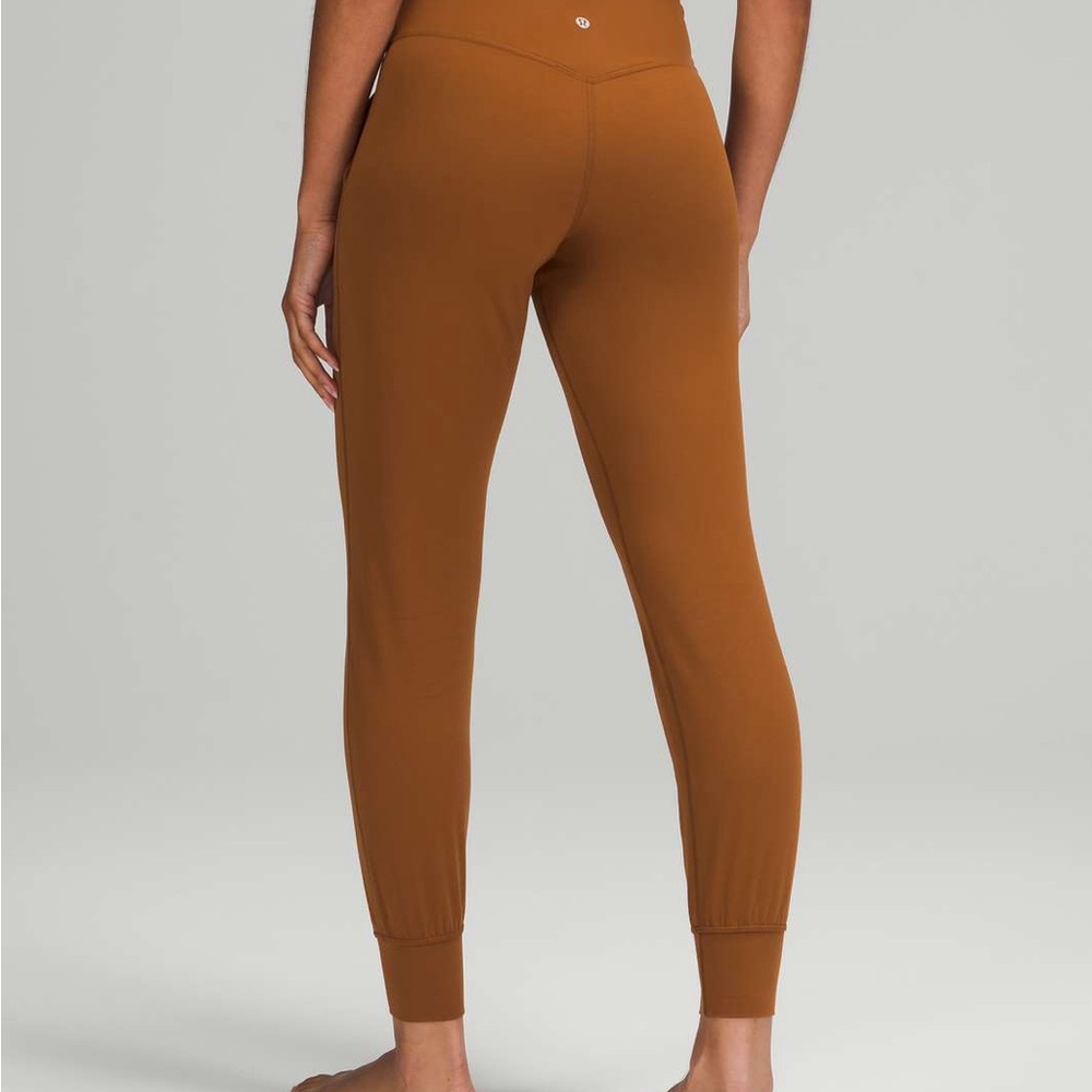 Lululemon Align Jogger 28"
Copper Brown $98 Retail